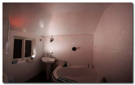 バスルーム,屋根裏,斜め天井,包まれ感